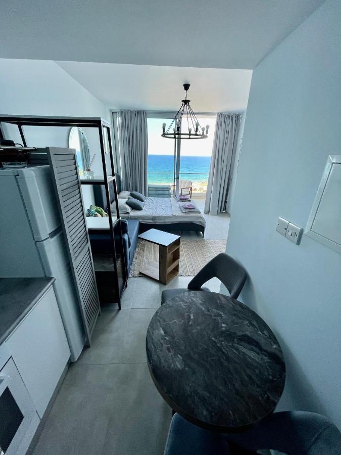 Sea View Suites By The Coast ファマグスタ エクステリア 写真