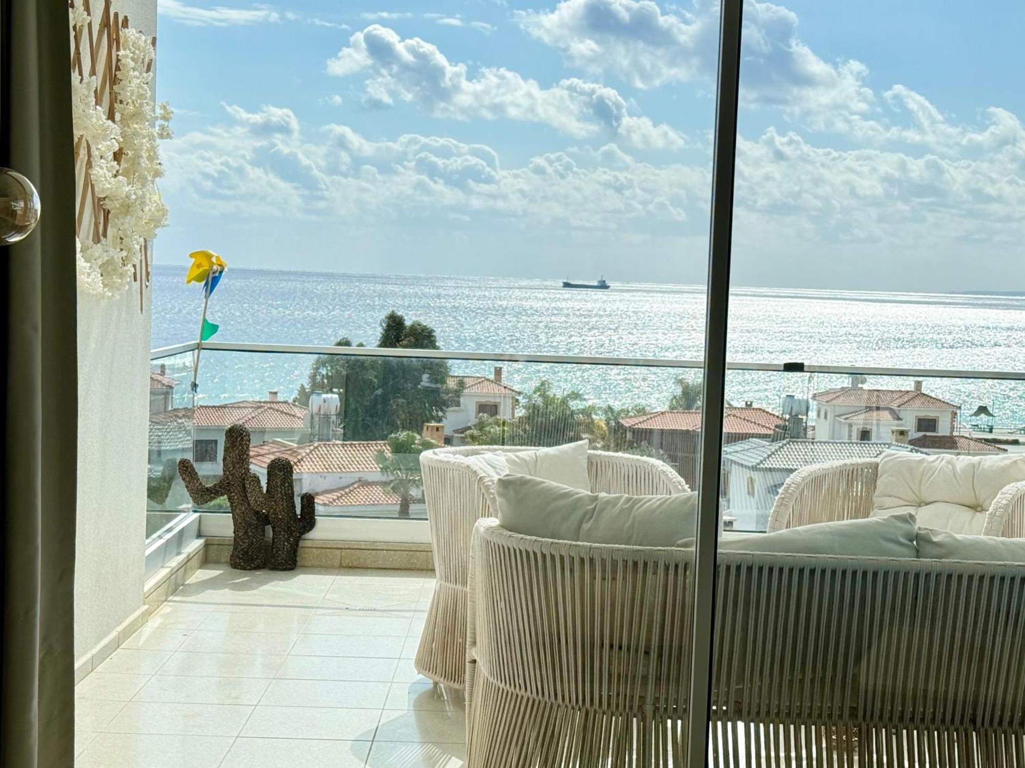 Sea View Suites By The Coast ファマグスタ エクステリア 写真